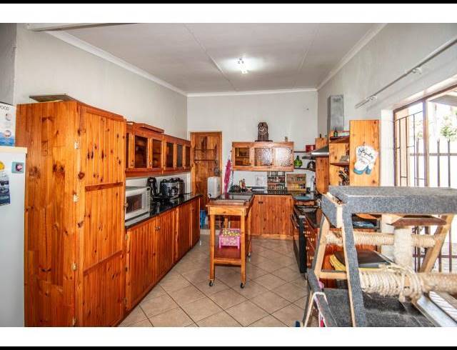 6 BEDROOM HOUSE FOR SALE IN WHITE RIVER EXT 18